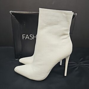 Fashion Nova Last Minute Pointed Toe Stiletto Heel Booties US 8 White Croc